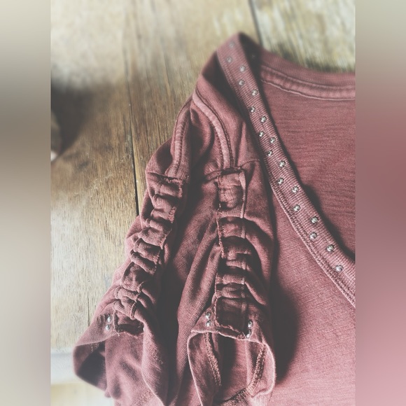 Tee V Neck Studded - Picture 14 of 16